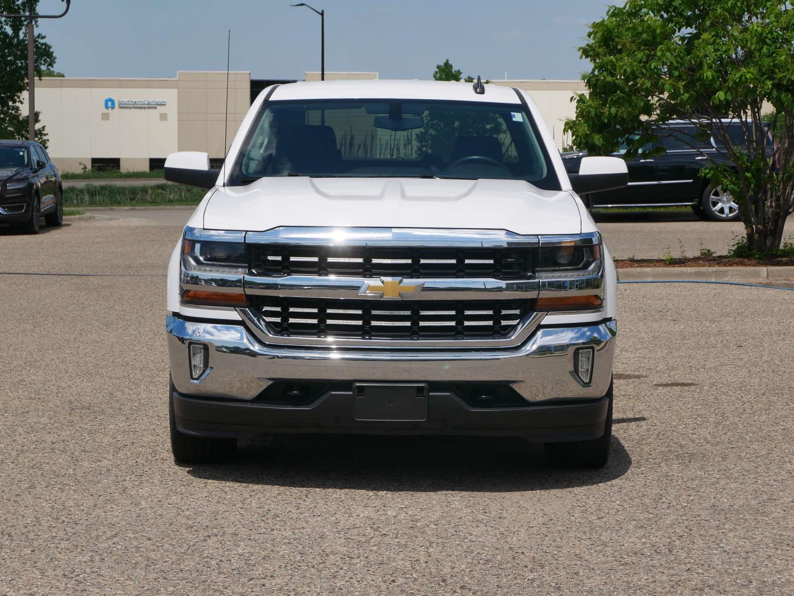 2017 Chevrolet Silverado 1500 LT photo 2