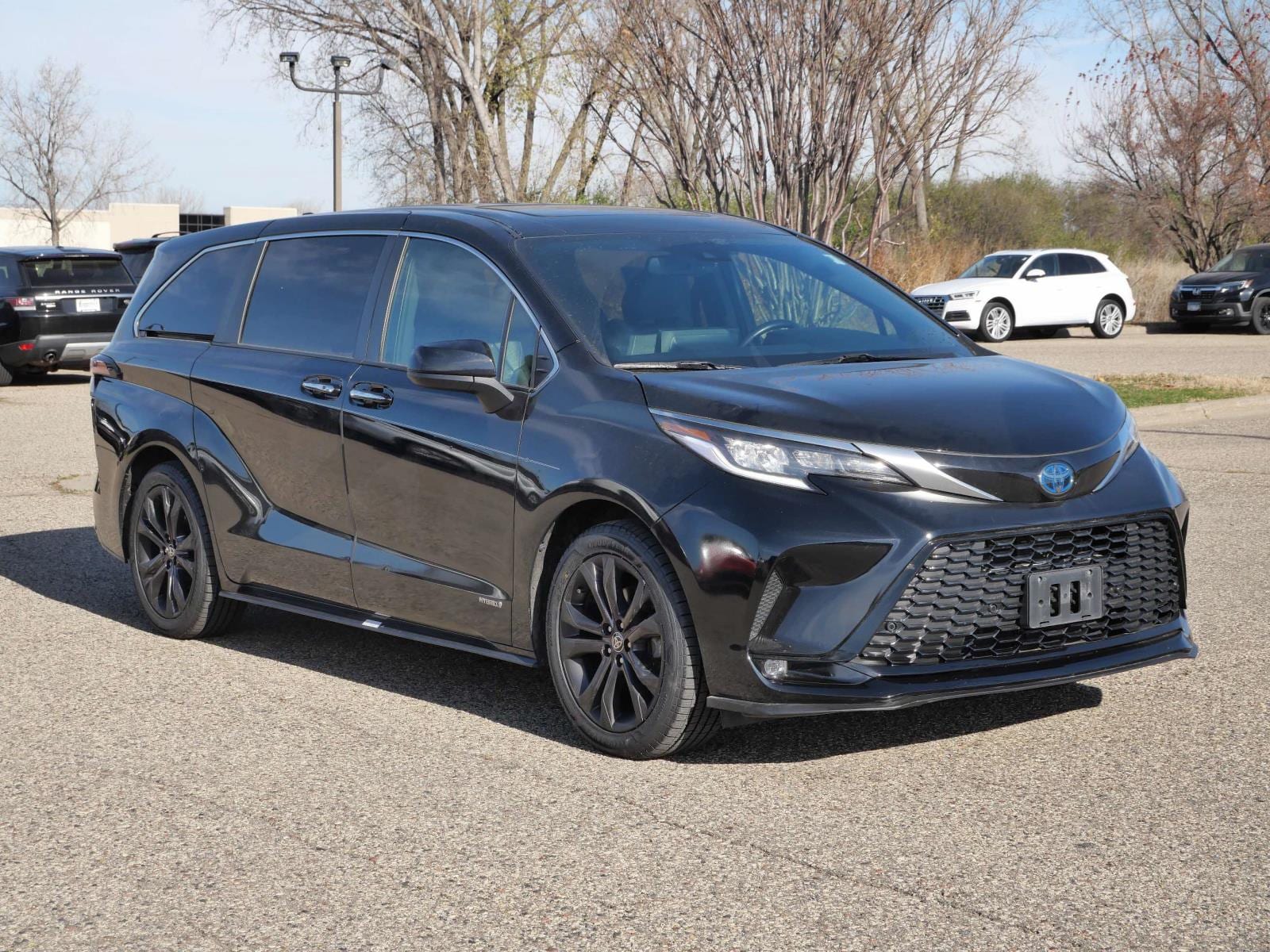2021 Toyota Sienna XSE's photo
