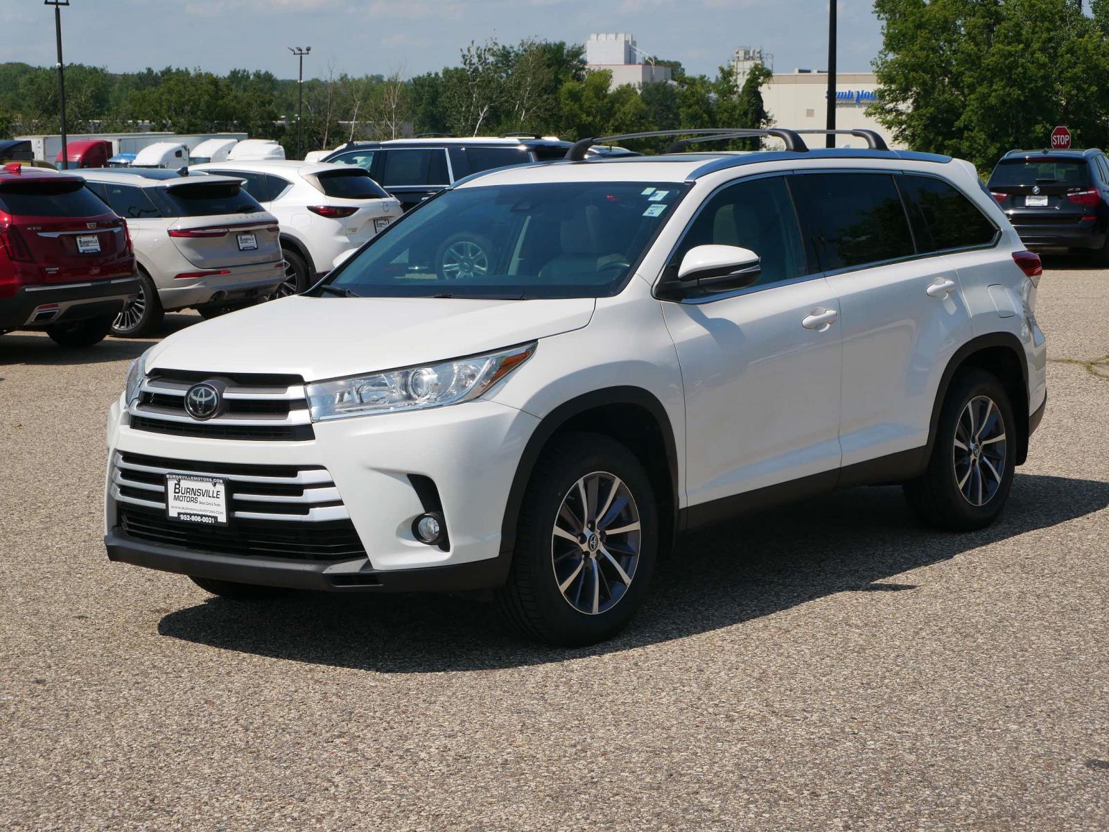 2019 Toyota Highlander XLE photo 2