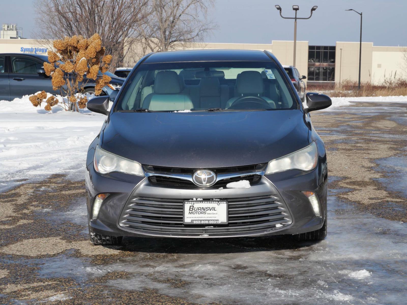 2015 Toyota Camry XLE photo 2