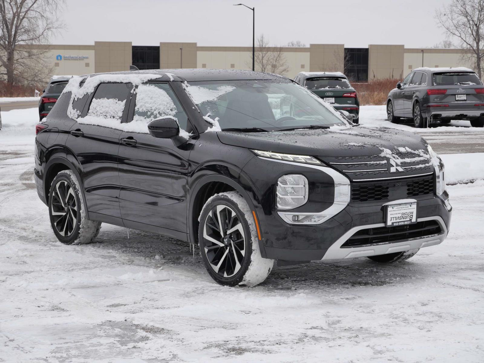 2022 Mitsubishi Outlander SE's photo