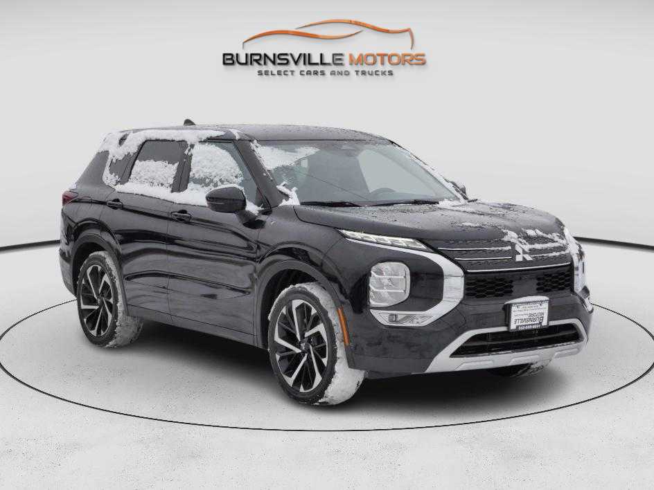 2022 Mitsubishi Outlander SE's photo