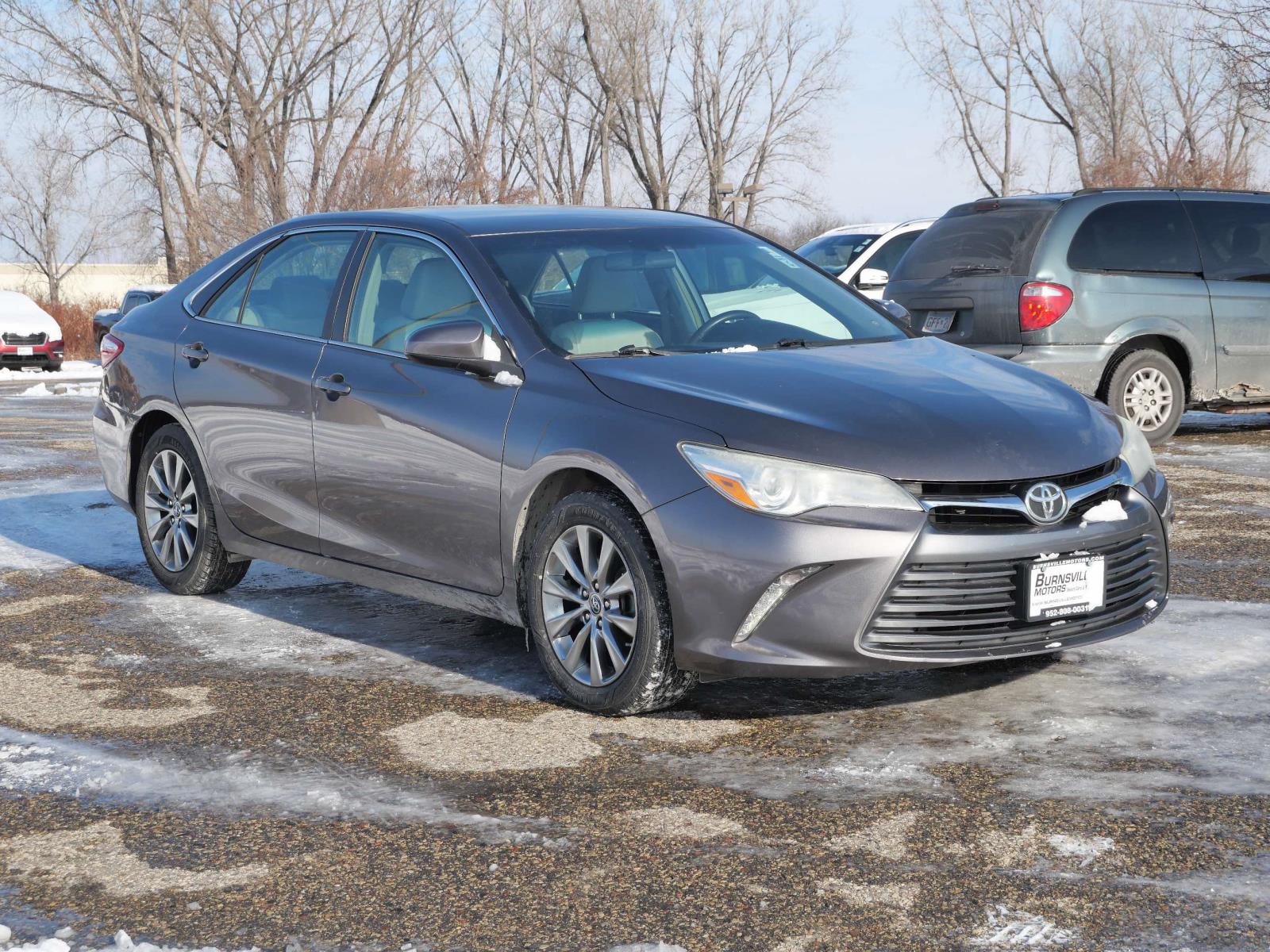 2015 Toyota Camry XLE's photo