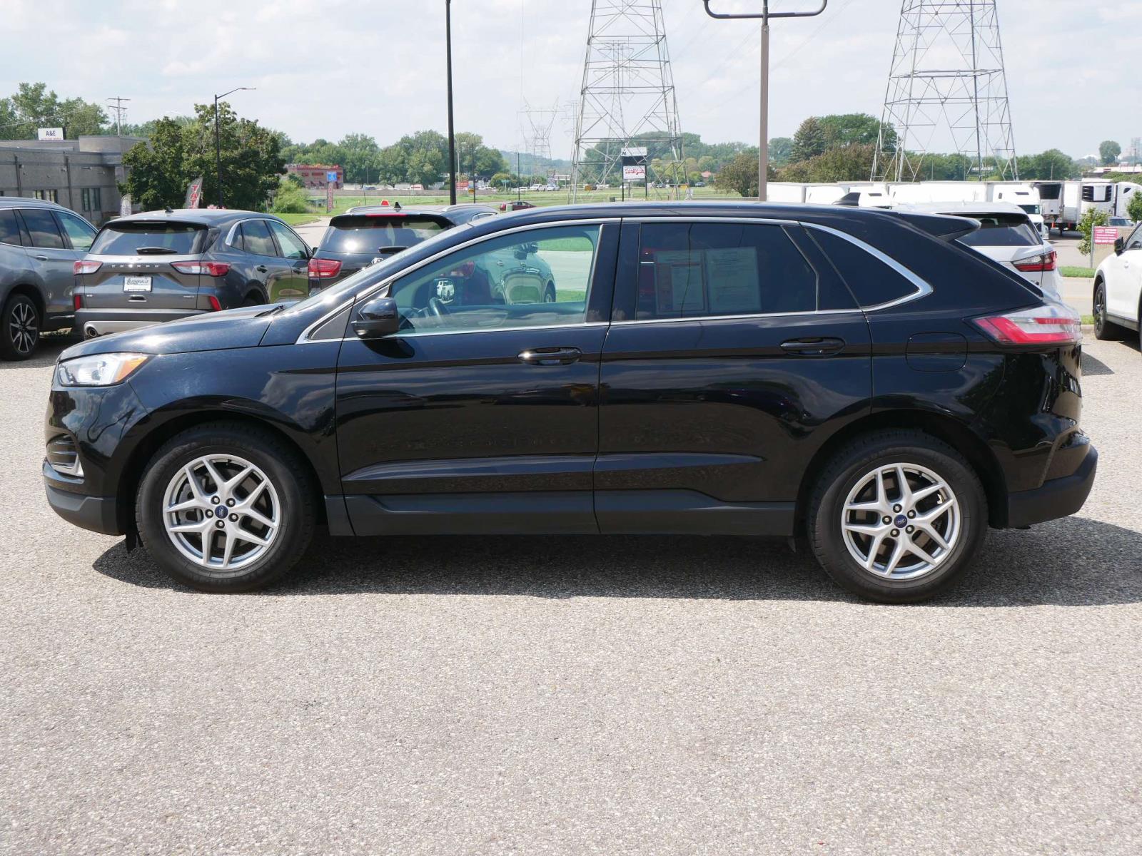2021 Ford Edge SEL photo 4