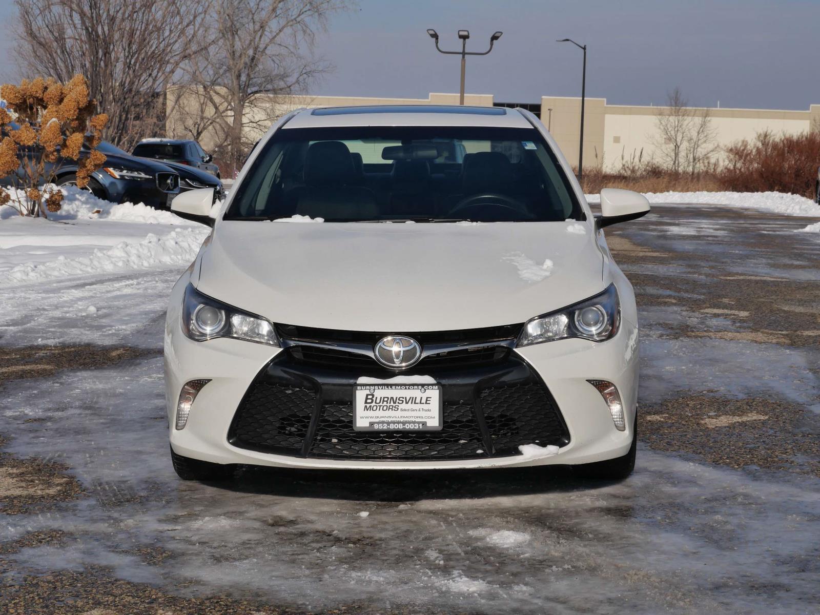 2017 Toyota Camry XLE XSE photo 2