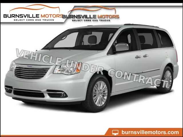 2016 Chrysler Town & Country Limited's photo