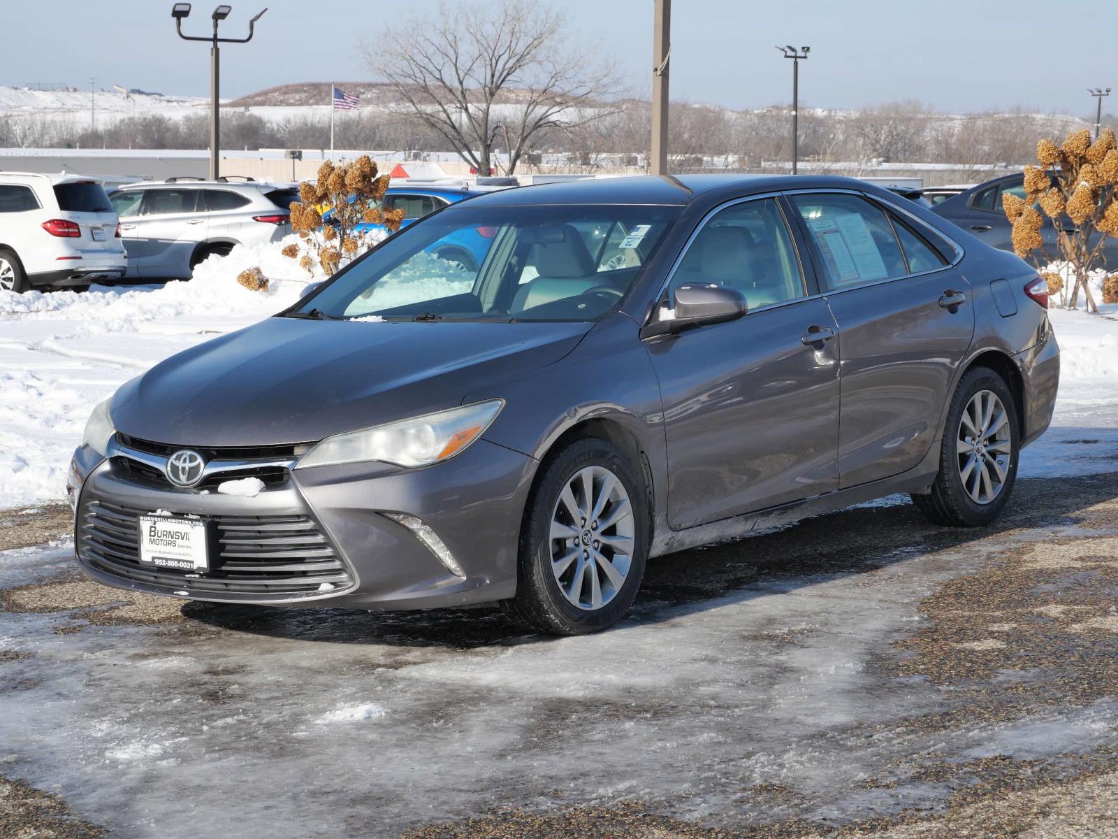 2015 Toyota Camry XLE photo 3