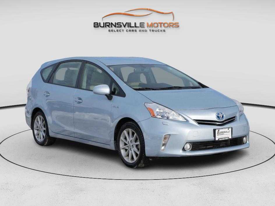 2012 Toyota Prius v Five's photo