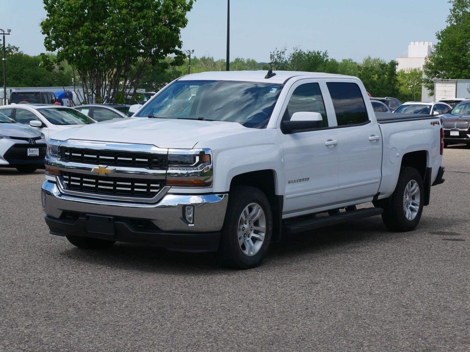 2017 Chevrolet Silverado 1500 LT photo 3