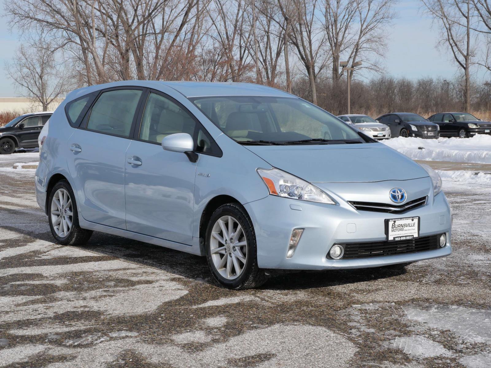 2012 Toyota Prius v Five's photo