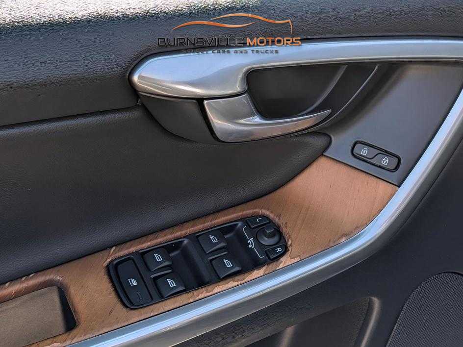 2017 Volvo XC60 T5 Inscription - Photo 17
