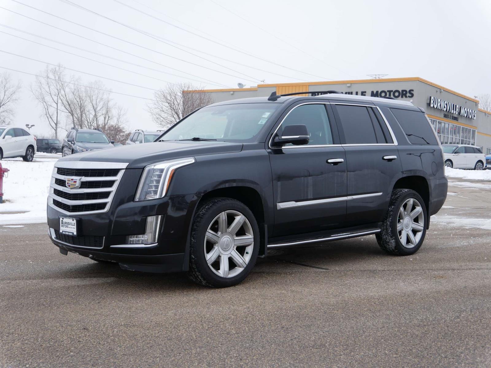 2017 Cadillac Escalade Luxury photo 3