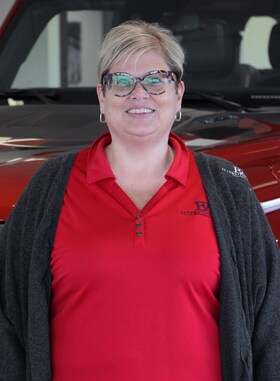 Staff member Janelle Eash from ID_5808652db8c5