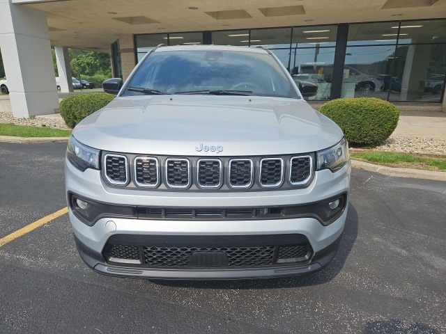 Used 2024 Jeep Compass Latitude with VIN 3C4NJDBN4RT118622 for sale in Nappanee, IN