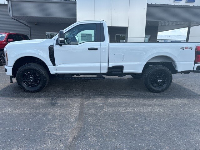 2025 Ford F-350 photo 2