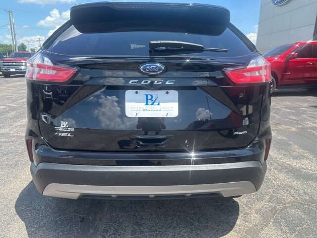 2022 Ford Edge SEL photo 3