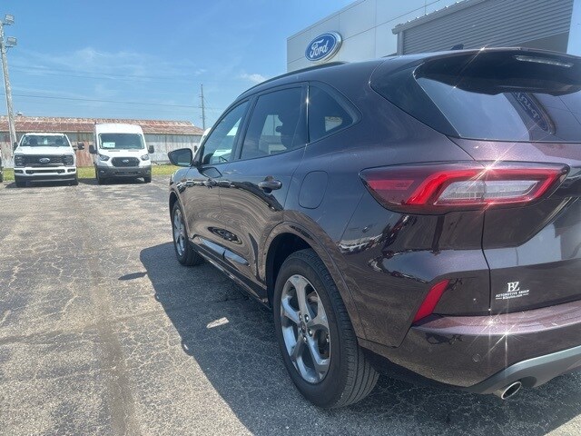 2023 Ford Escape ST-Line photo 2