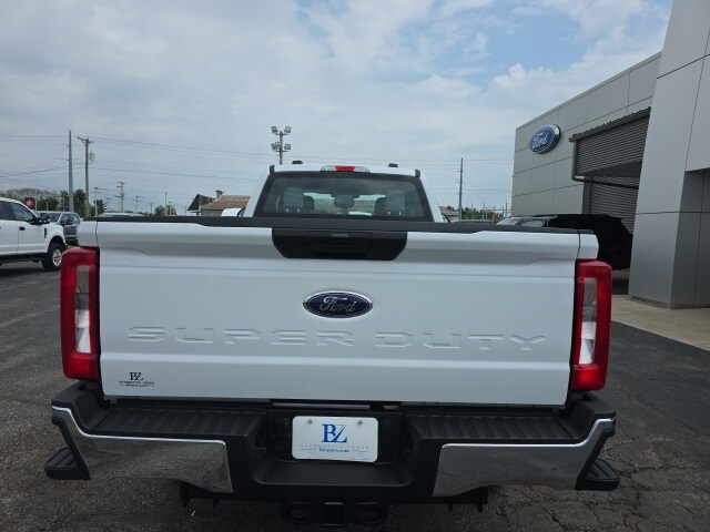 2025 Ford F-250 photo 3