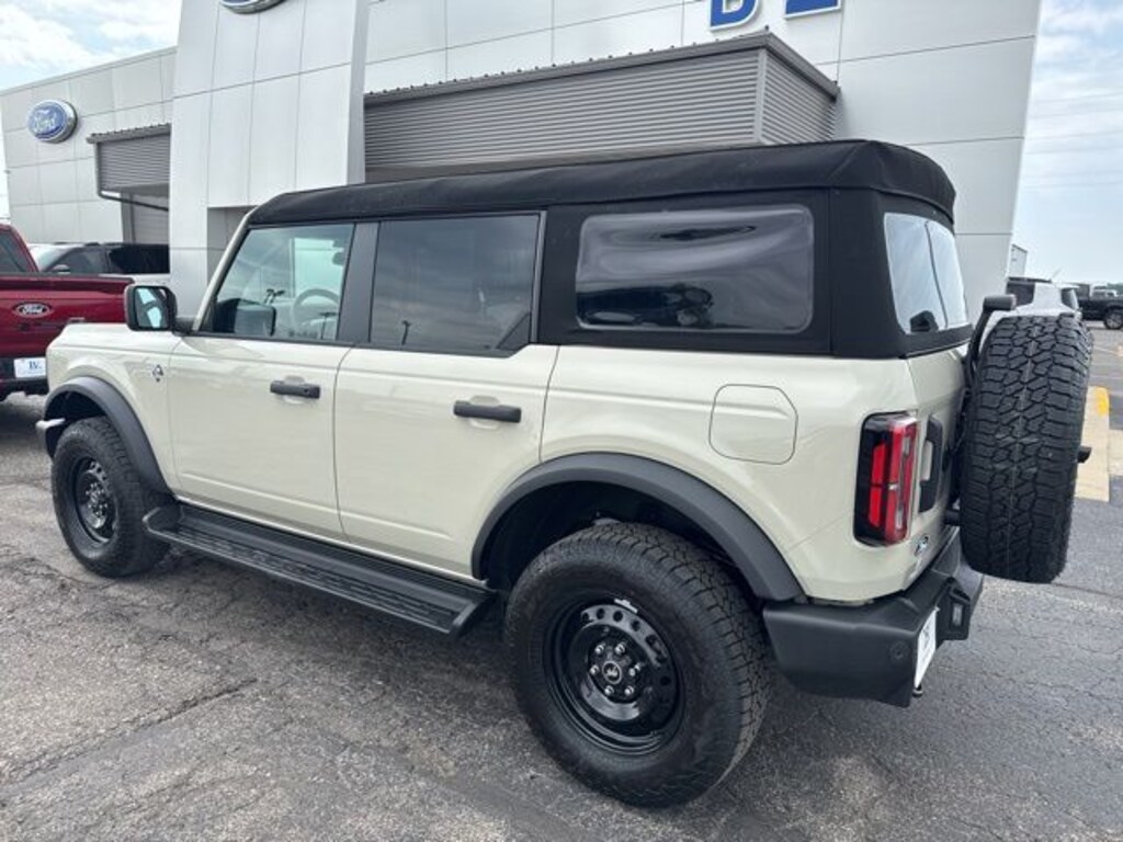 New 2026 Ford Bronco Outer Banks SUV