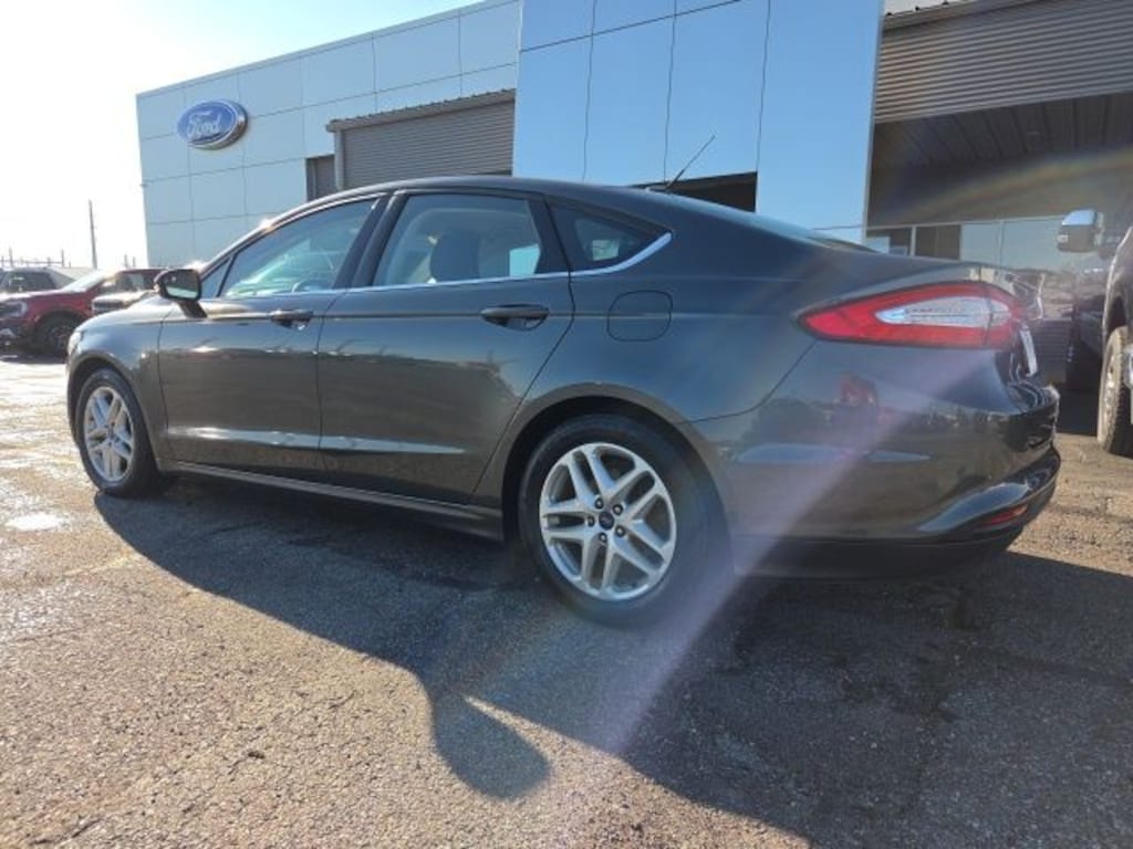 Used 2016 Ford Fusion SE Sedan