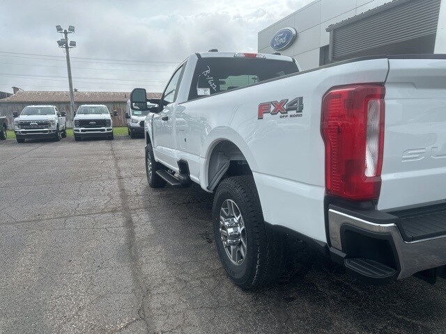 2025 Ford F-350 photo 2