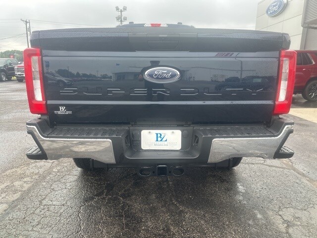 2025 Ford F-250 photo 3