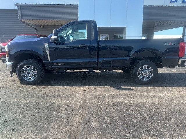 2025 Ford F-250 photo 2