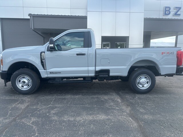 2025 Ford F-250 photo 2