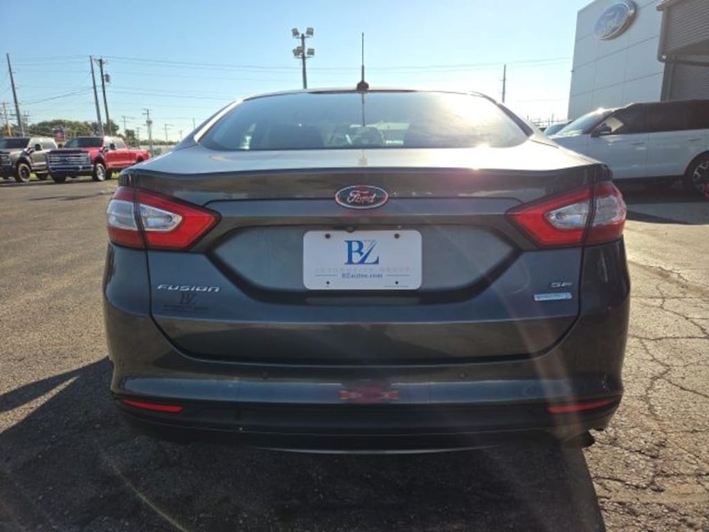 Used 2016 Ford Fusion SE Sedan