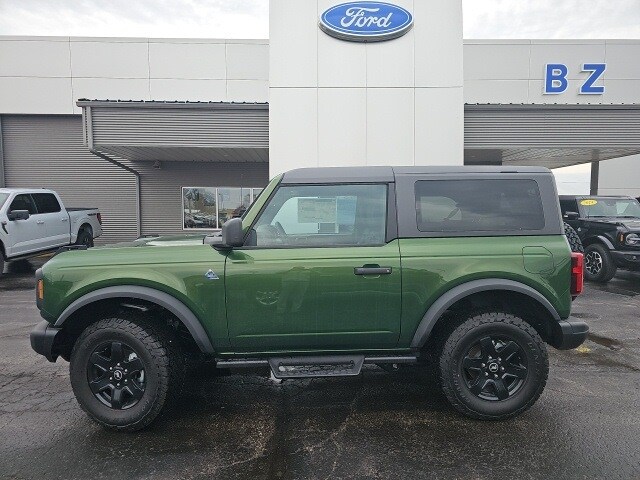 2024 Ford Bronco Black Diamond photo 2