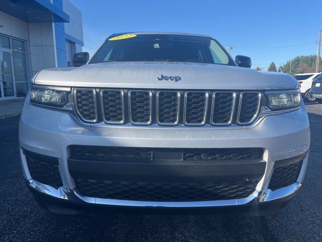 2022 Jeep Grand Cherokee Laredo photo 2