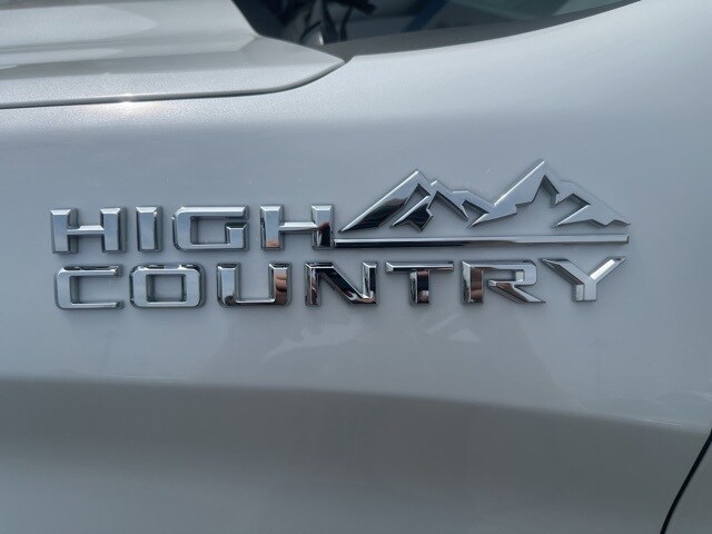2024 Chevrolet Silverado 1500 High Country photo 2