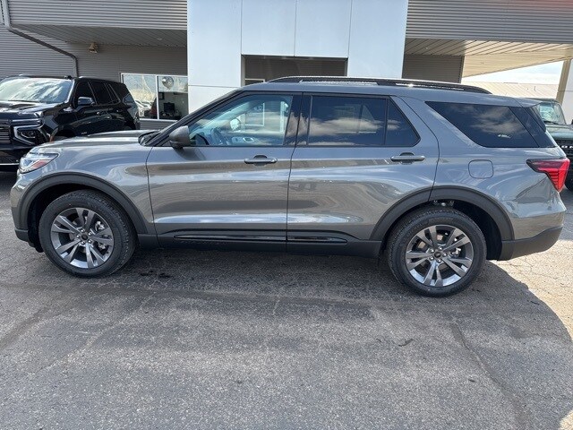 2026 Ford Explorer photo 2