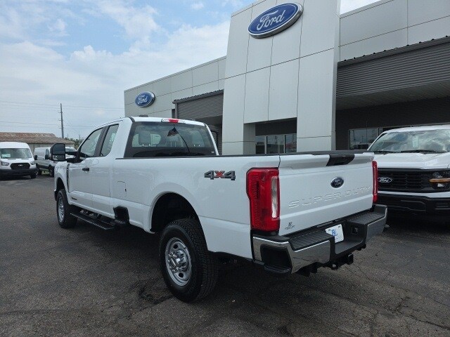 2025 Ford F-250 photo 2