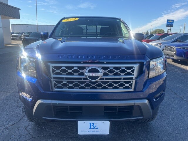 2022 Nissan Frontier SV photo 2