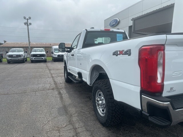 2025 Ford F-250 photo 3