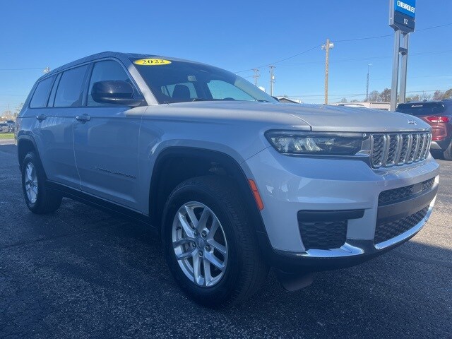 2022 Jeep Grand Cherokee Laredo photo 3