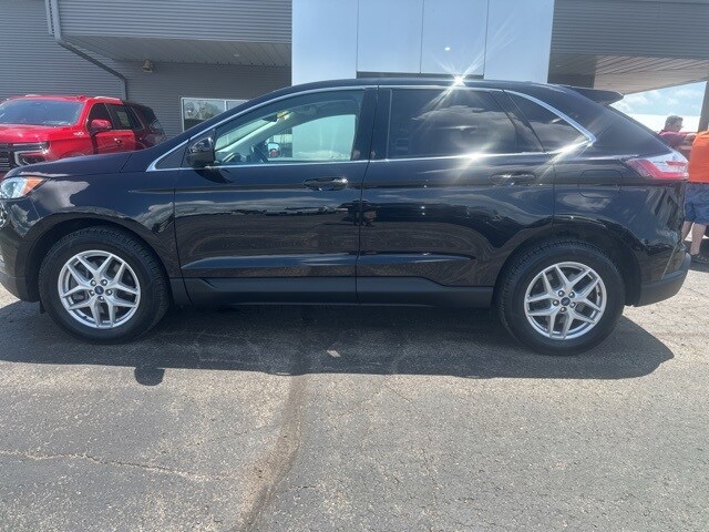 2022 Ford Edge SEL photo 2