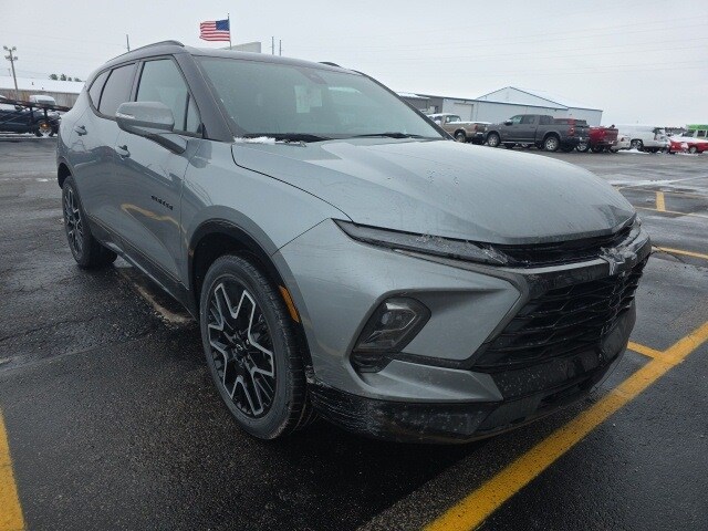 2025 Chevrolet Blazer RS photo 2