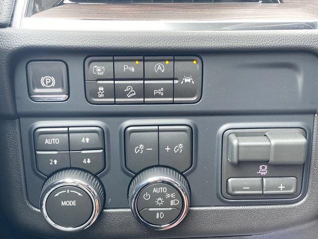 2026 Chevrolet Suburban Premier - Photo 39