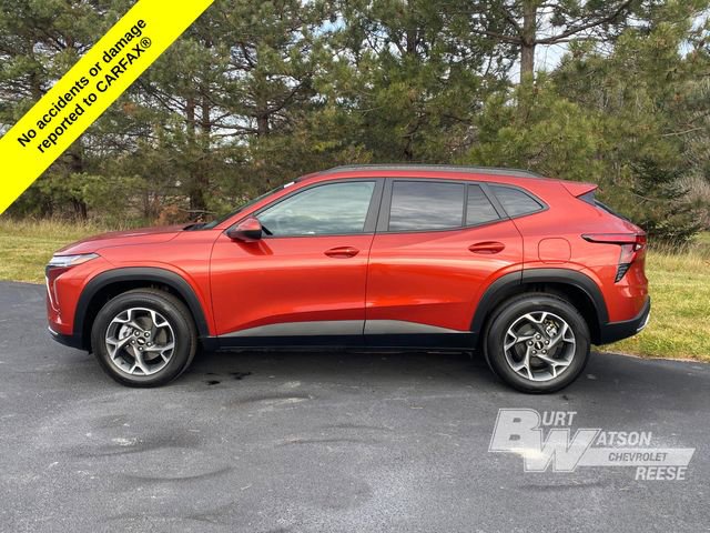 2024 Chevrolet Trax LT photo 2