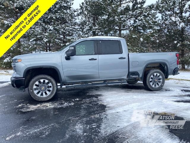 2024 Chevrolet Silverado 2500HD Custom photo 2