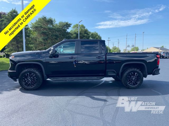 2025 Chevrolet Silverado 2500HD LT photo 2