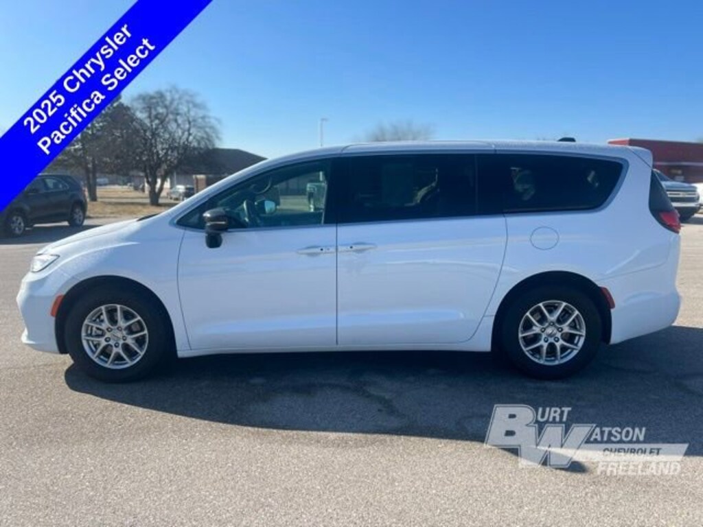 Used 2025 Chrysler Pacifica Select