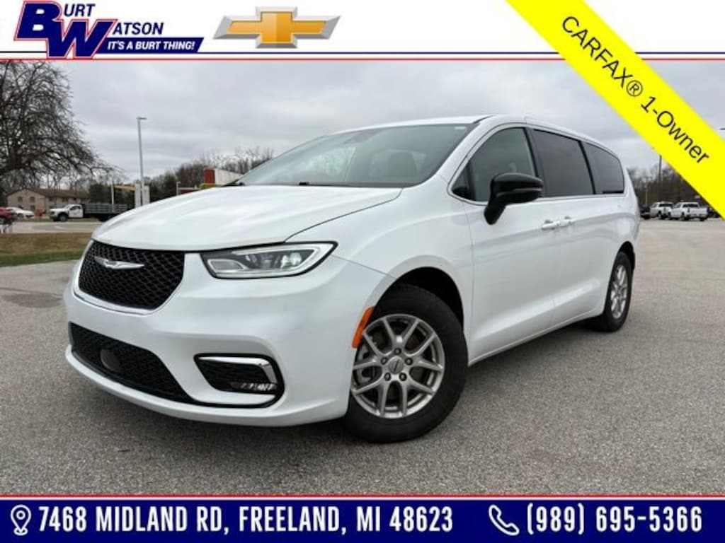 Used 2025 Chrysler Pacifica Select