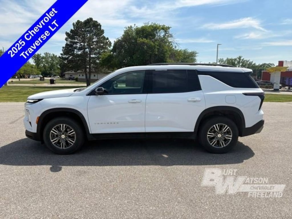 Used 2025 Chevrolet Traverse LT SUV