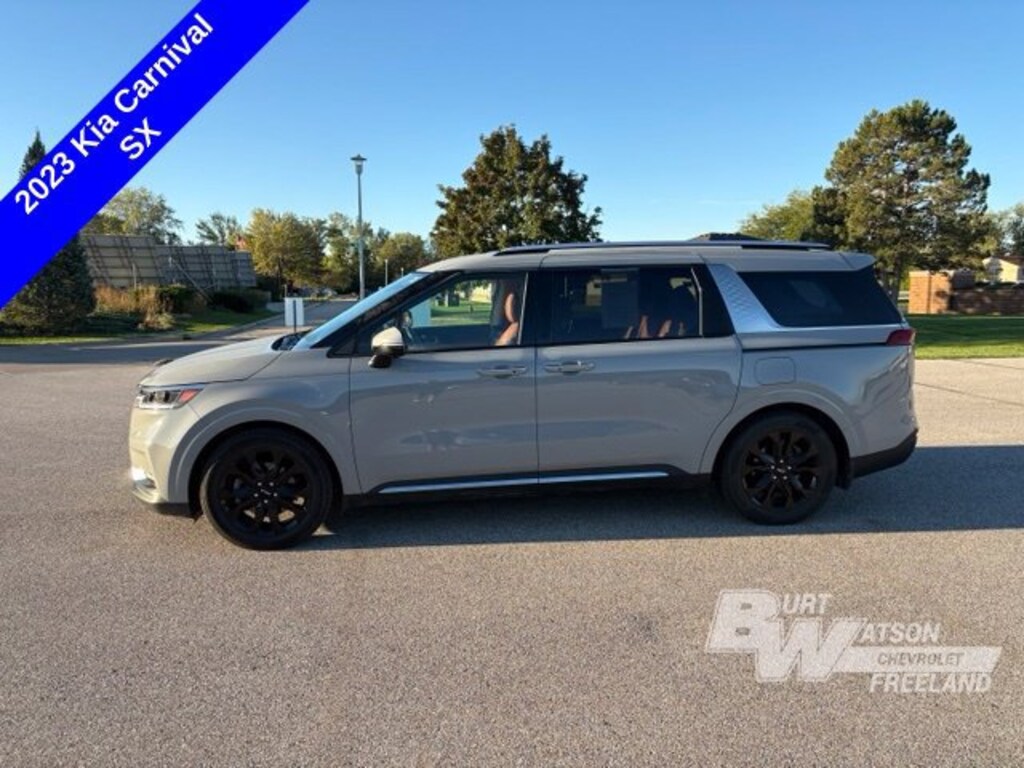 Used 2023 Kia Carnival SX
