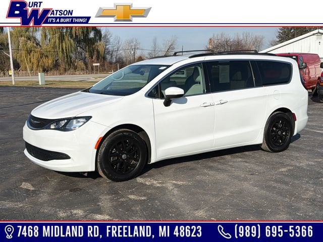 2021 Chrysler Voyager's photo