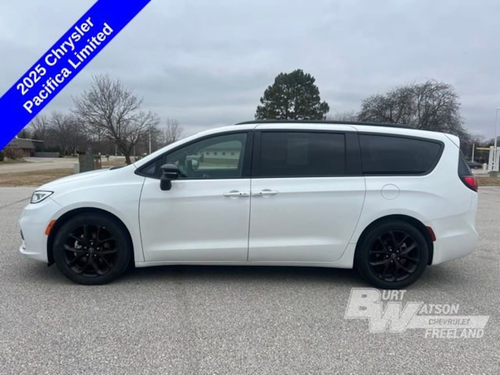 Used 2025 Chrysler Pacifica Limited