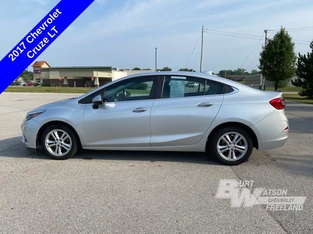 Used 2017 Chevrolet Cruze LT with VIN 1G1BE5SM1H7274018 for sale in Freeland, MI